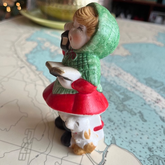 Vintage JASCO Carolling Girl PotPourri / Pomander Holder - Picture 3 of 7